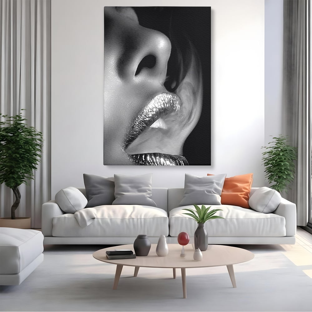Tablou canvas cu tablou canvas cu buze si fum, fara rama, pe sasiu de lemn, pe perete intr-un living